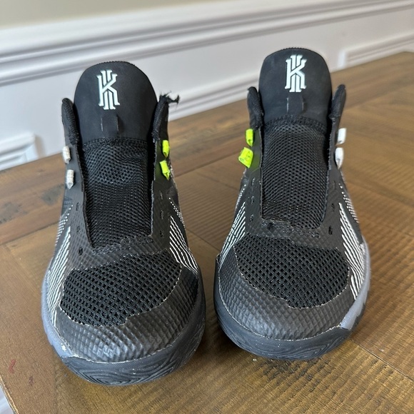 Nike size 5 Kyrie Flytrap V 5 Black White Cool Grey Volt Youth Kids Boys size 5 - Picture 12 of 12